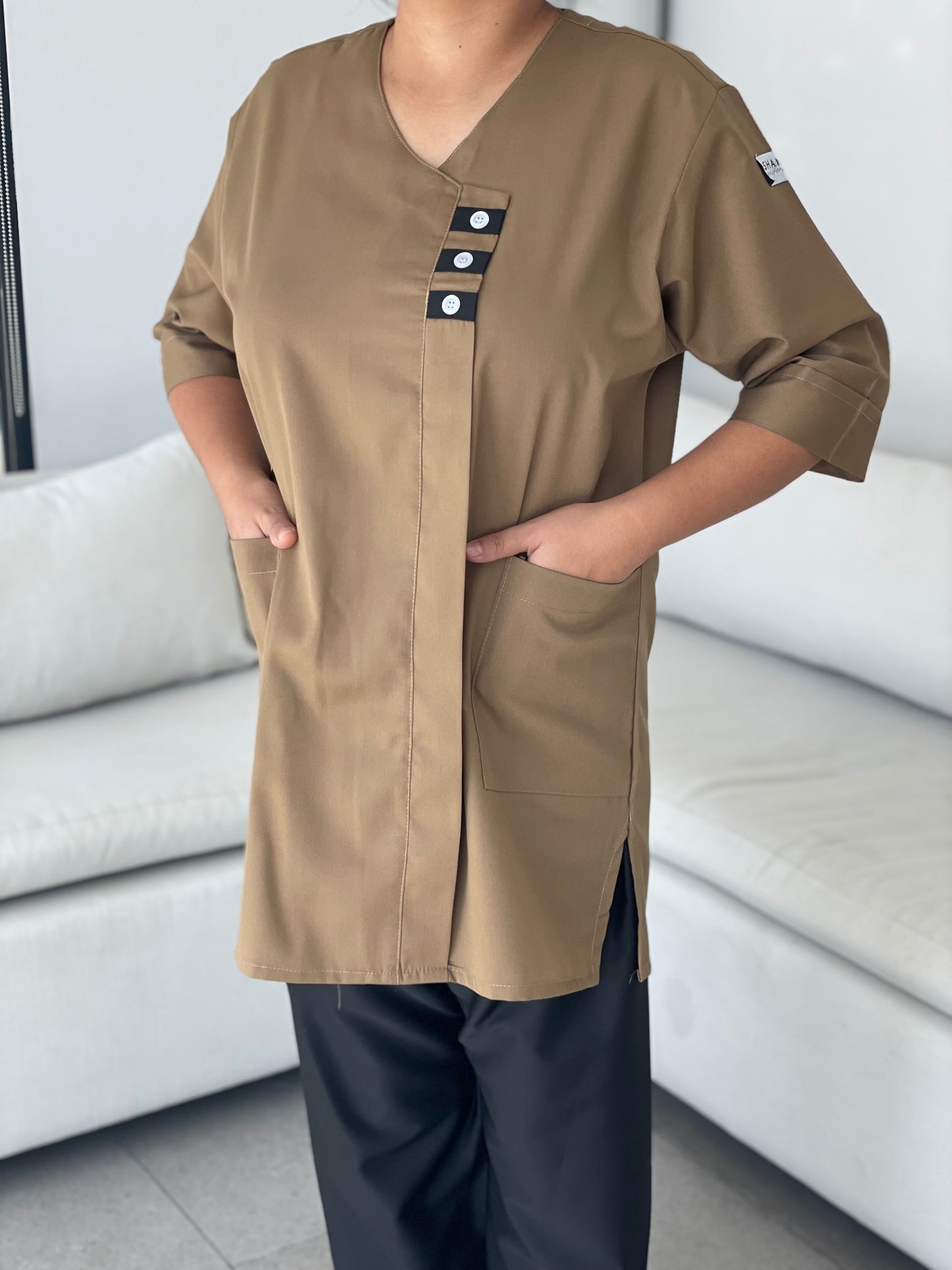 Dark brown - triple button